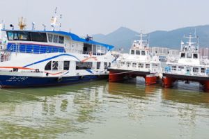 玻璃钢用什么油漆可以泡水吗？